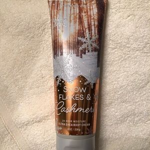 Snow Flakes & Cashmere Lotion - Bath & Body Works